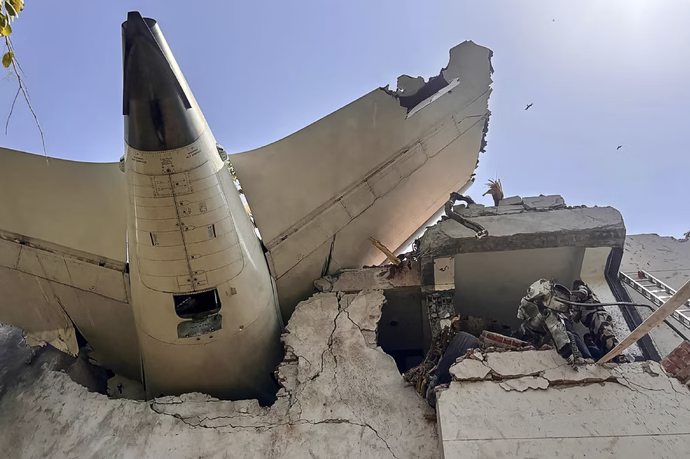 acidente avião Índia 2025
